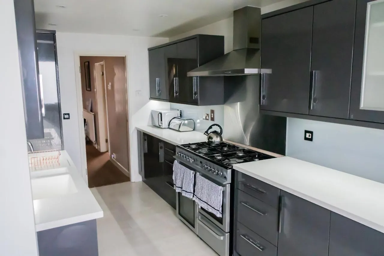 5 Bedroom House In Bath 0*,  United Kingdom
